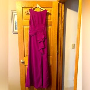Women’s formal event dress, zipper back size medium. New with tags K
